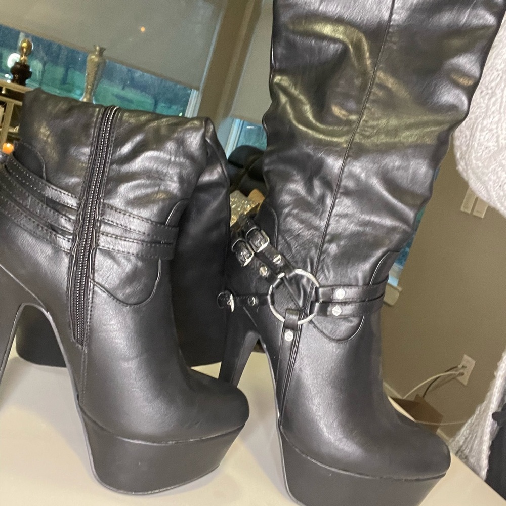 Brand new black platform High heels boots in size 8